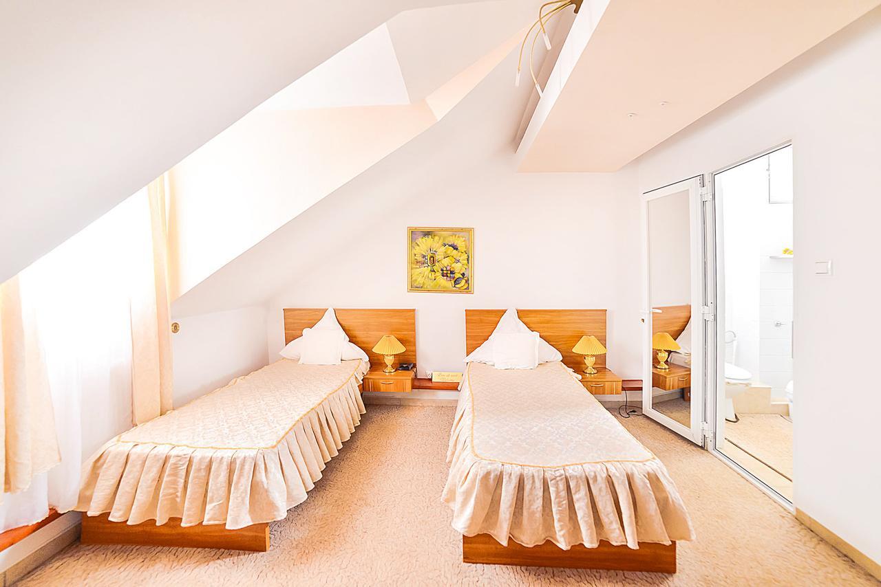 Hotel Roco Izvin エクステリア 写真