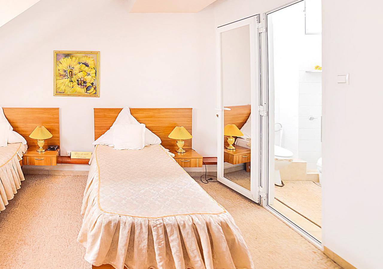 Hotel Roco Izvin エクステリア 写真