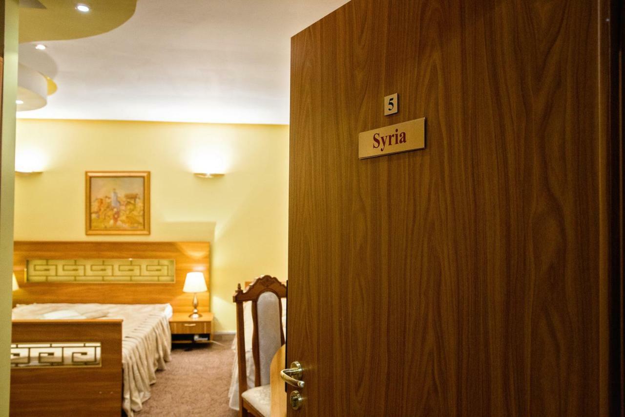 Hotel Roco Izvin エクステリア 写真