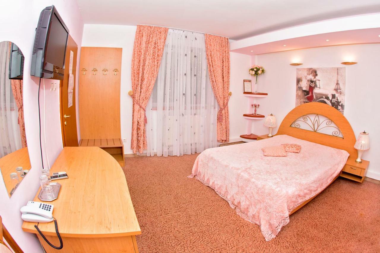 Hotel Roco Izvin エクステリア 写真