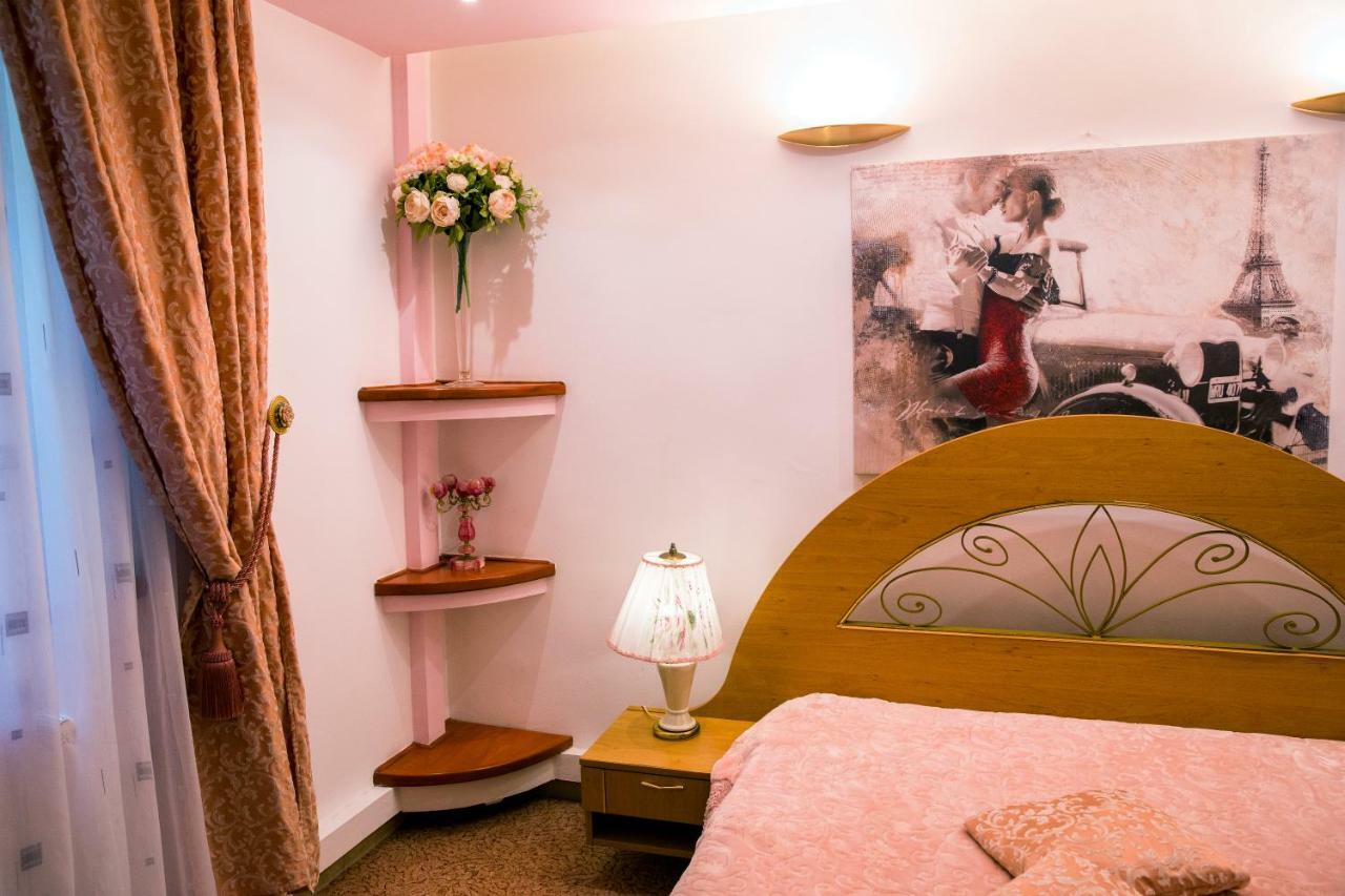 Hotel Roco Izvin エクステリア 写真