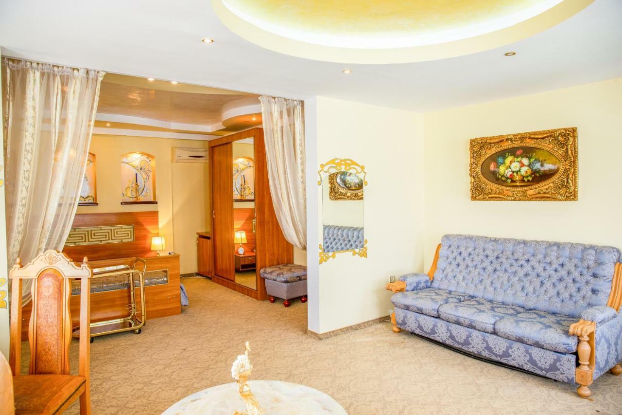 Hotel Roco Izvin エクステリア 写真